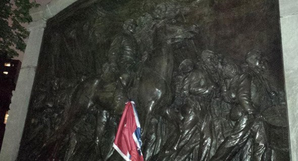 Shaw Memorial, Confederate Flag